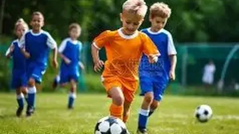 《英勇斗贼！斯特林勇敢对决盗贼团伙，力保家人安危》