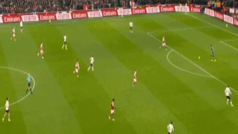 李永佳关键进球助广州城中超第18轮1-0胜广州队，韦世豪错失良机